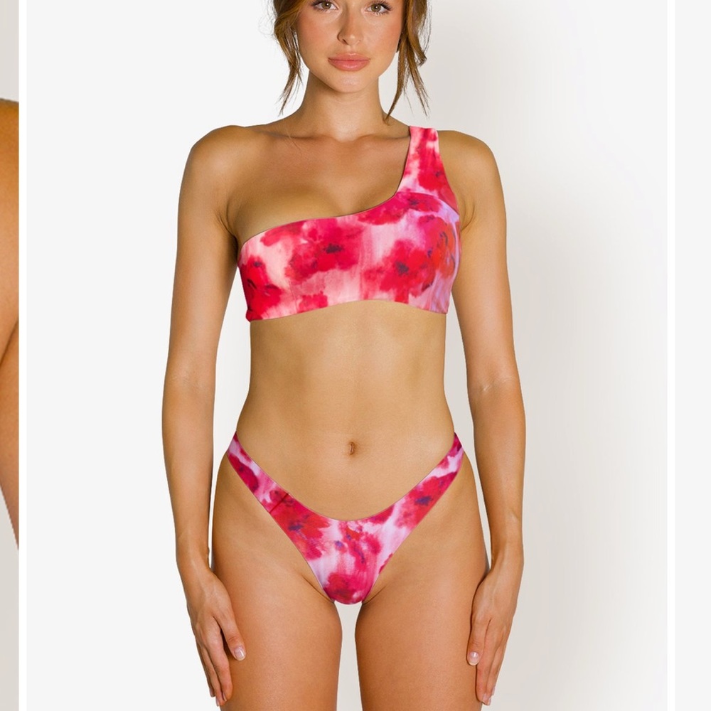 ALT swim mia suit. New with tags